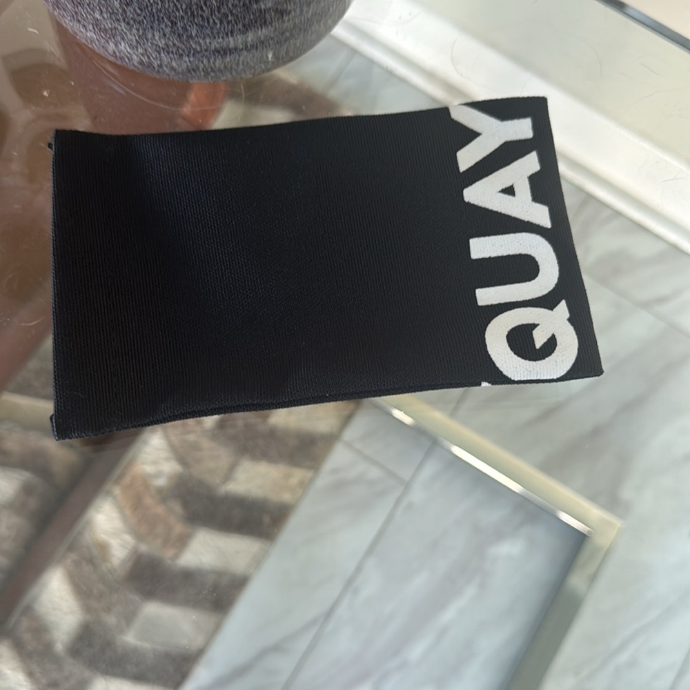 QUAY NIGHTFALL MINT - BRAND NEW - COMES WITH DUST BAG & CLOTH - Picture 6 of 9